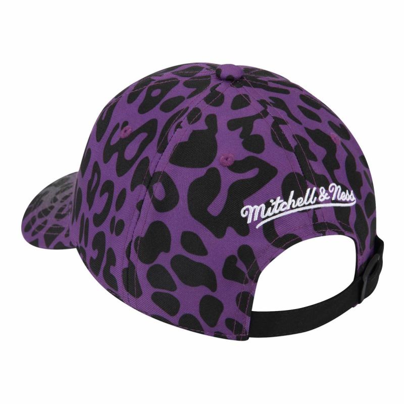 Mitchell & Ness NBA Wild Style Los Angeles Lakers Strapback Cap - 6LUOMM20061-LALPURP Odzież/Czapki/Czapki z daszkiem Your Sports Performance