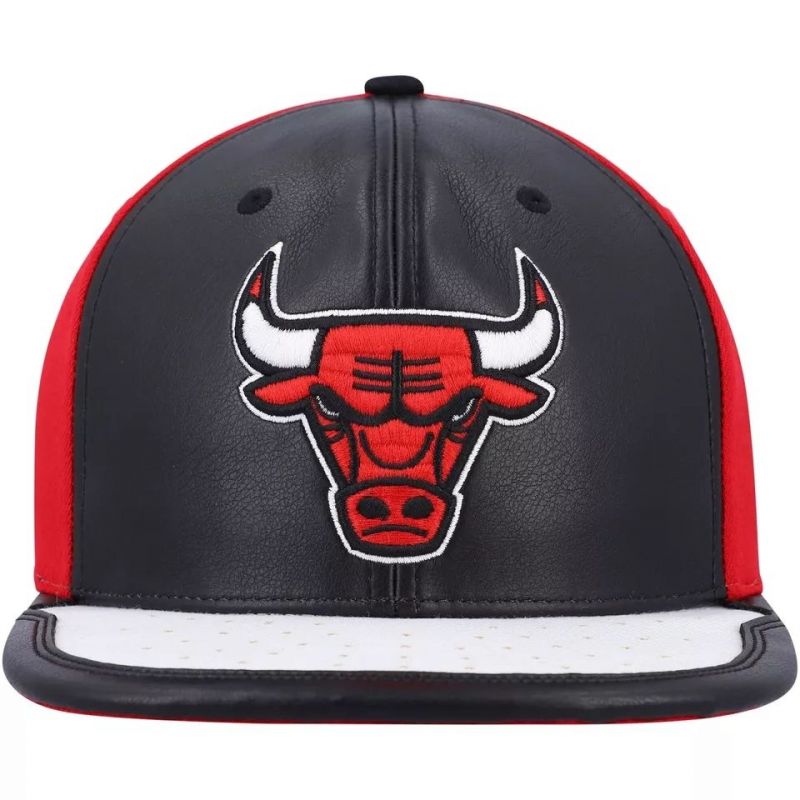 Mitchell &amp; Ness Chicago Bulls NBA Day One Snapback Cap Bulls 6HSSMM19224-CBUBKWH Clothing/Basketball/Mitchell & Ness Your Sports Performance