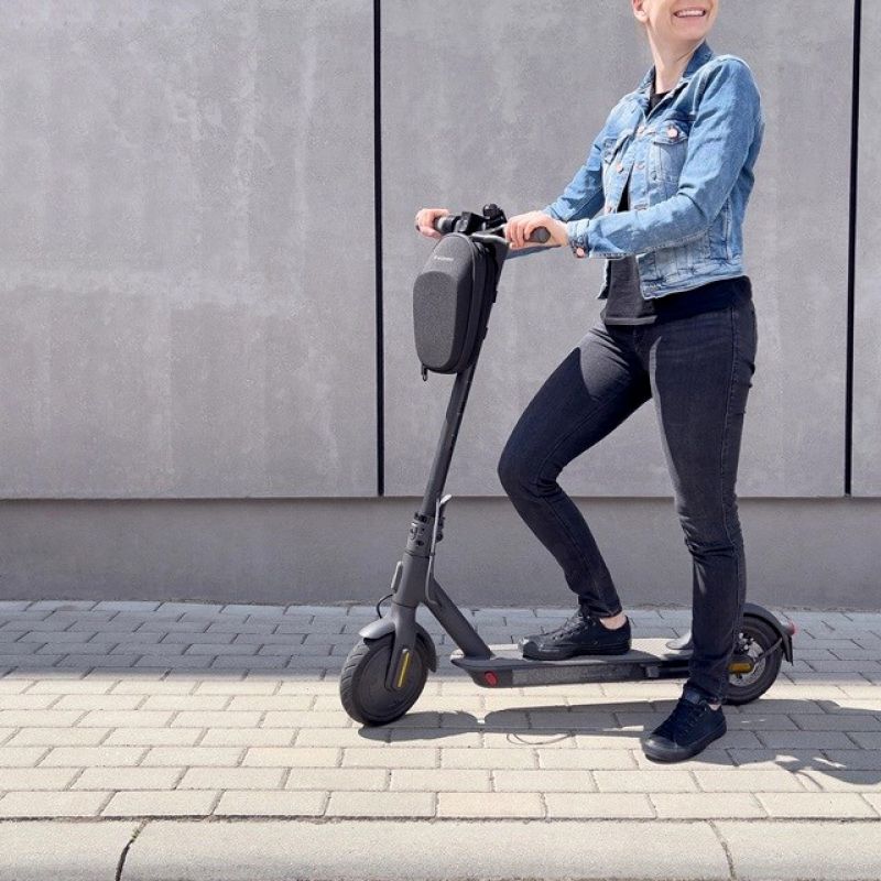 Wozinsky Waterproof Scooter Handlebar Bag 4L Black (WSB1BK) Import z Action/Rowery i akcesoria/Torby i sakwy Your Sports Performance