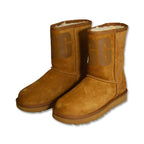 Women's UGG W Classic Short Rubber Logo High Snow Boots - 1108230-CHE Obuwie/Buty na co dzień Your Sports Performance
