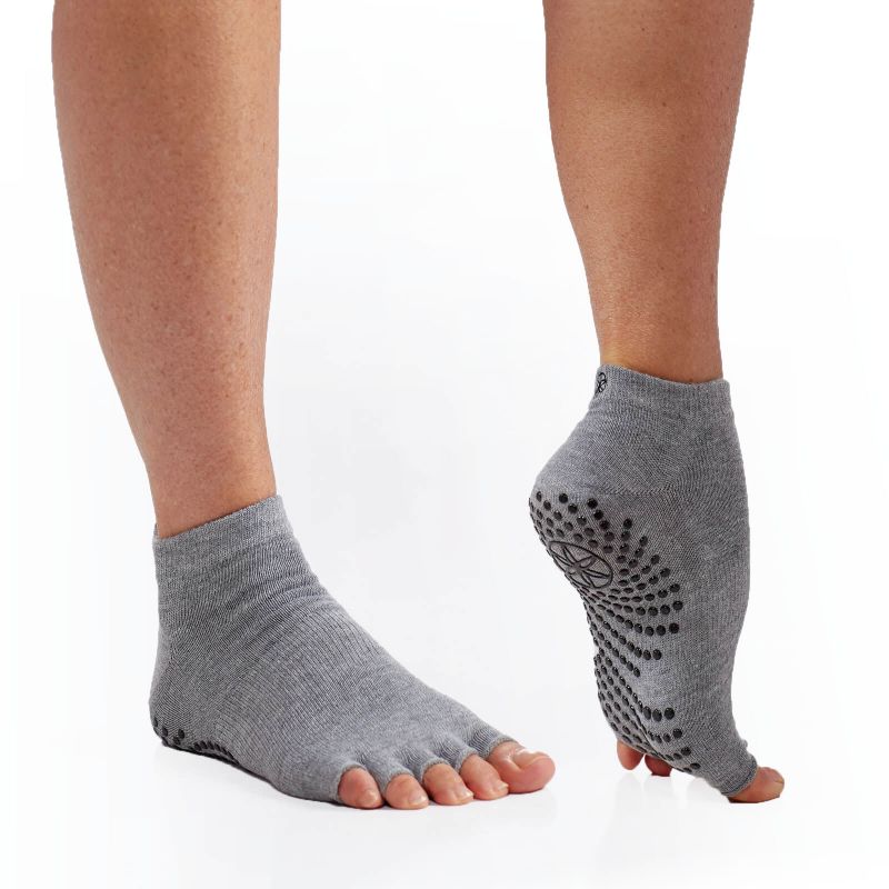 GAIAM 63708 fingerless anti-slip yoga socks Accessories/Training equipment Your Sports Performance