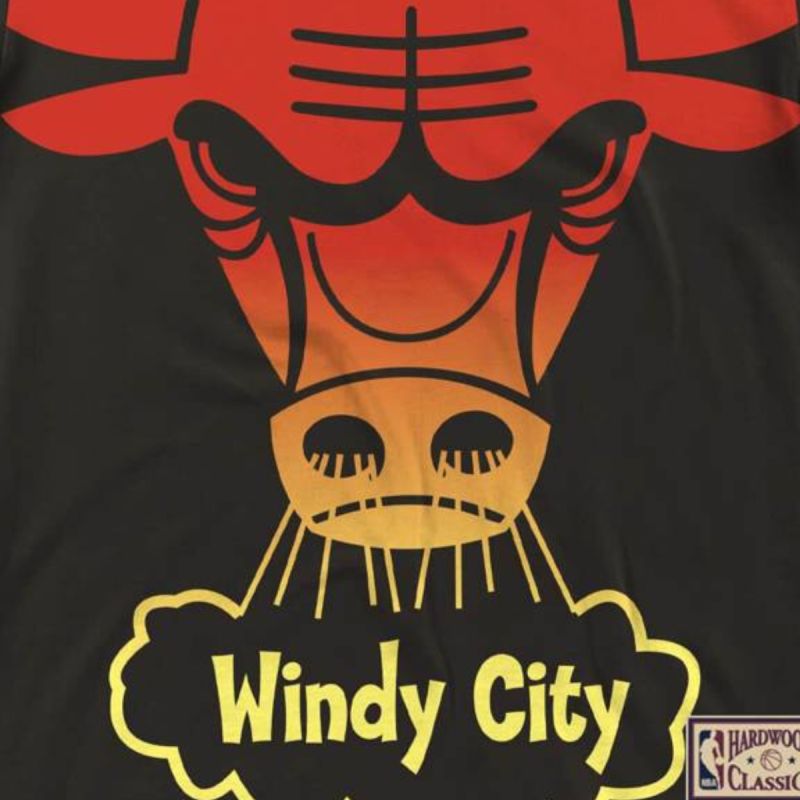 Mitchell & Ness NBA Logo Chicago Bulls T-Shirt Black Odzież/Odzież na co dzień Your Sports Performance