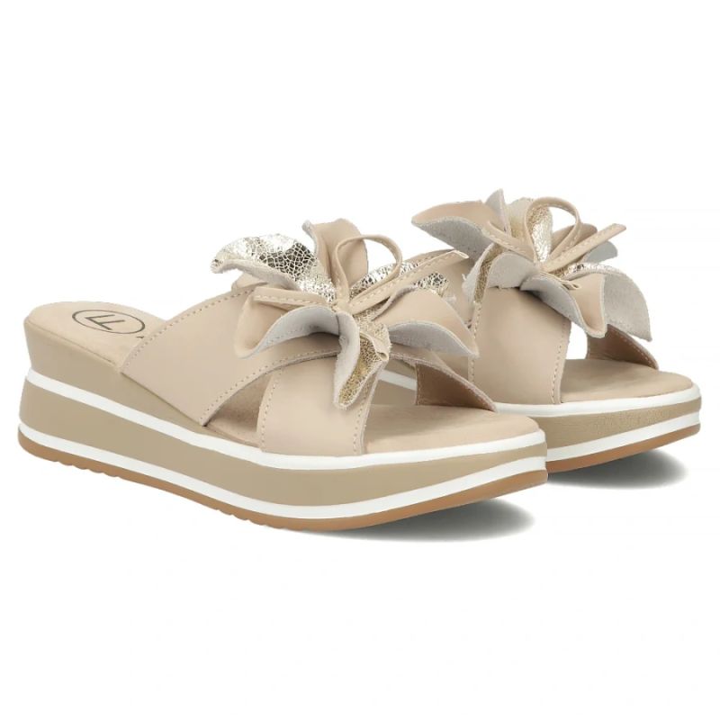 Women's leather wedge sandals with a flower, beige Filippo DK7636 Filippo