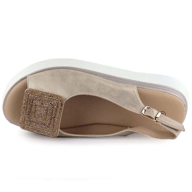 Women's sandals on a thick platform, gold Potocki SZ12590 To be categorized Your Sports Performance
