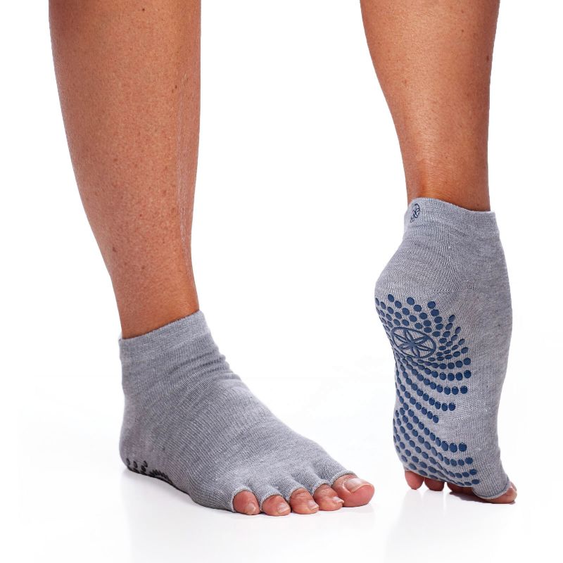 GAIAM 63708 fingerless anti-slip yoga socks Accessories/Training equipment Your Sports Performance