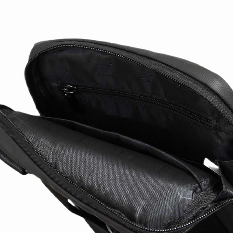 Aeronautica Militare Fly Camo Black Men's Shoulder Bag - AM-361 Akcesoria i sprzęt koszykarski/Torby i plecaki Your Sports Performance