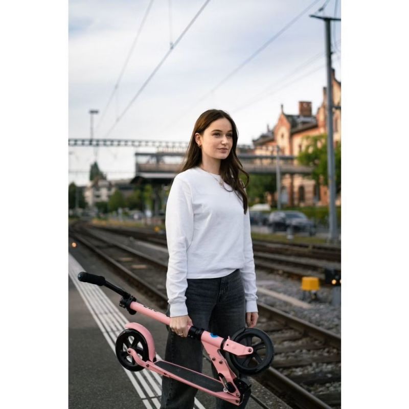 Micro Scooter Speed Deluxe Neon Rose Import z Action/(Gry i zabawki) Sport i rekreacja/Hulajnogi tradycyjne (dla dzieci) Your Sports Performance