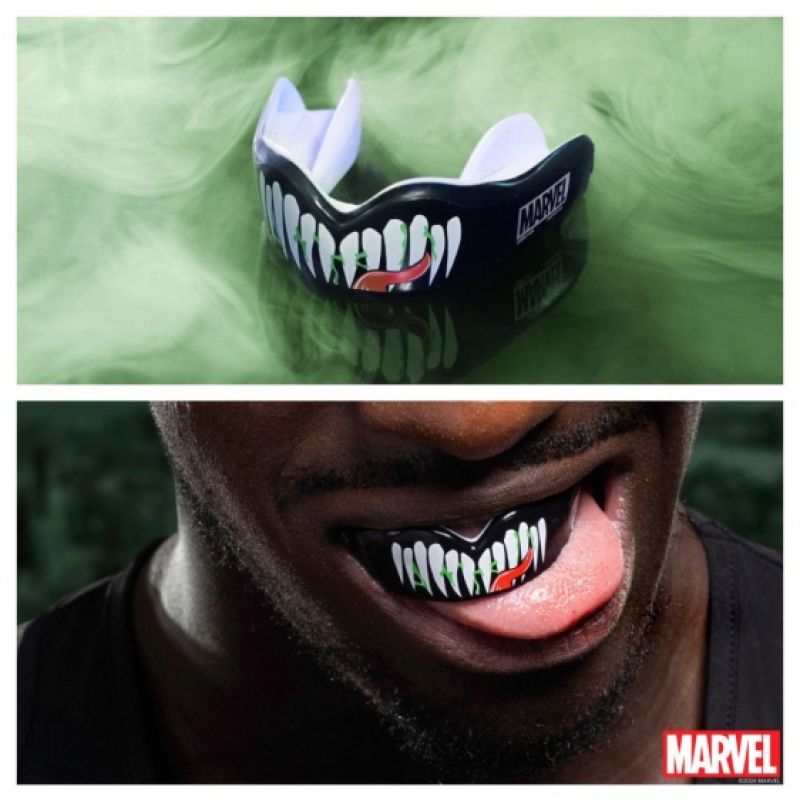 OZ-TT "Extro Marvel Deadpool" Mouthguards Red and Black SENIOR In preparation Your Sports Performance