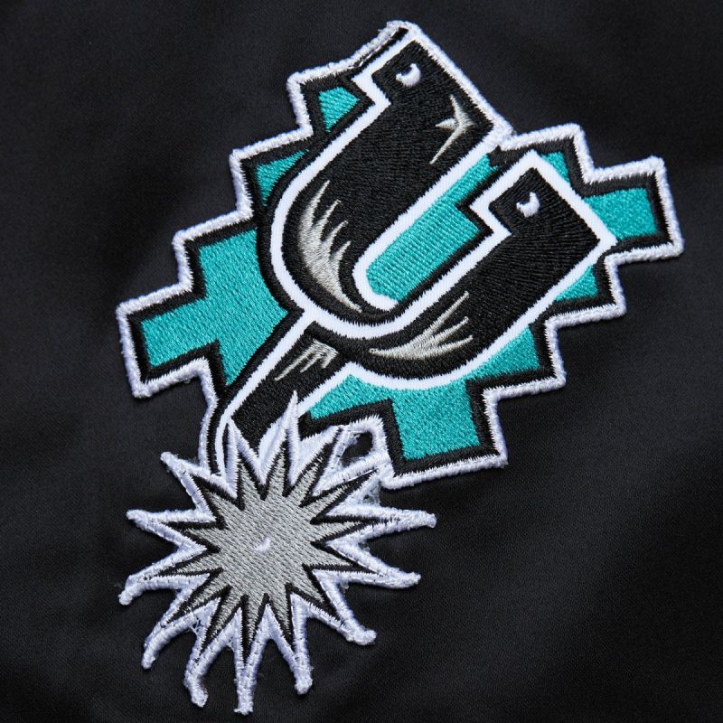 Mitchell &amp; Ness Lightweight Satin Bomber San Antonio Spurs M Jacket SJKT6599-SASYYPPPBLCK Clothing/Lifestyle/Mitchell & Ness Your Sports Performance