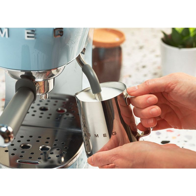 Smeg ECF02PBEU Pastel Blue Coffee Machine AGD - Produkty/Ekspresy do kawy Your Sports Performance