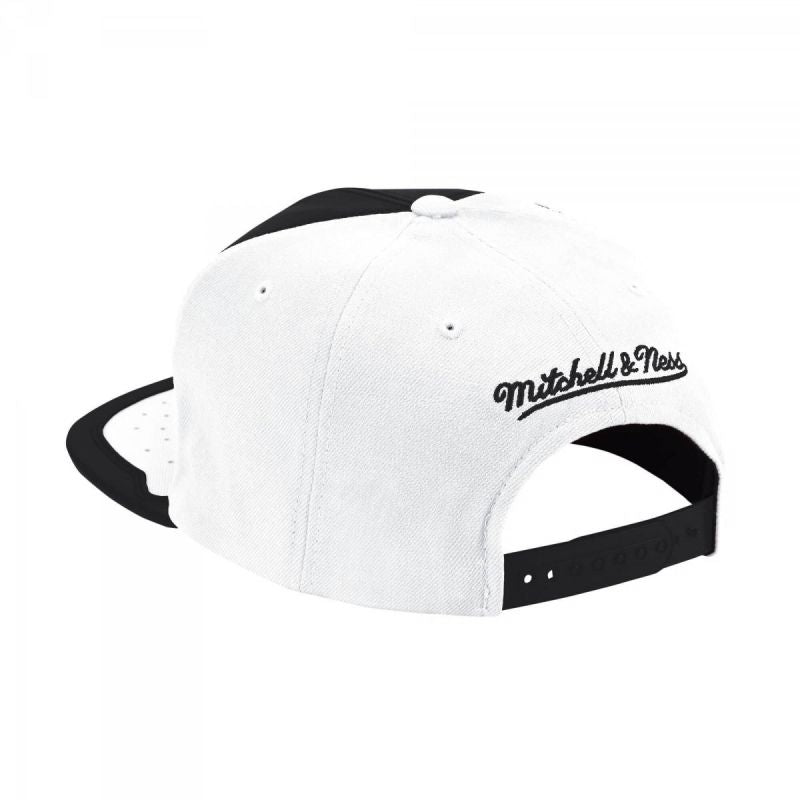 Mitchell &amp; Ness NBA Chicago Bulls Day One Snapback Bulls cap 6HSSMM19224-CBUWHBK Clothing/Basketball/Mitchell & Ness Your Sports Performance