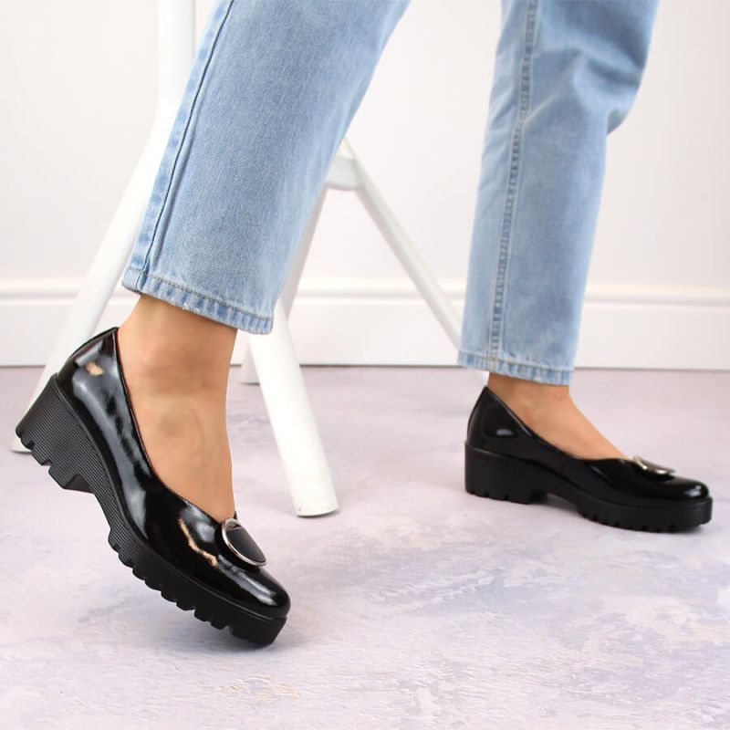 Women's patent leather shoes with decoration Filippo DP4569 Footwear Your Sports Performance