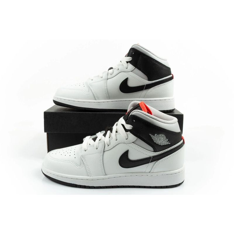 Nike Air Jordan 1 women's high-top sports shoes fashionable sneakers white black