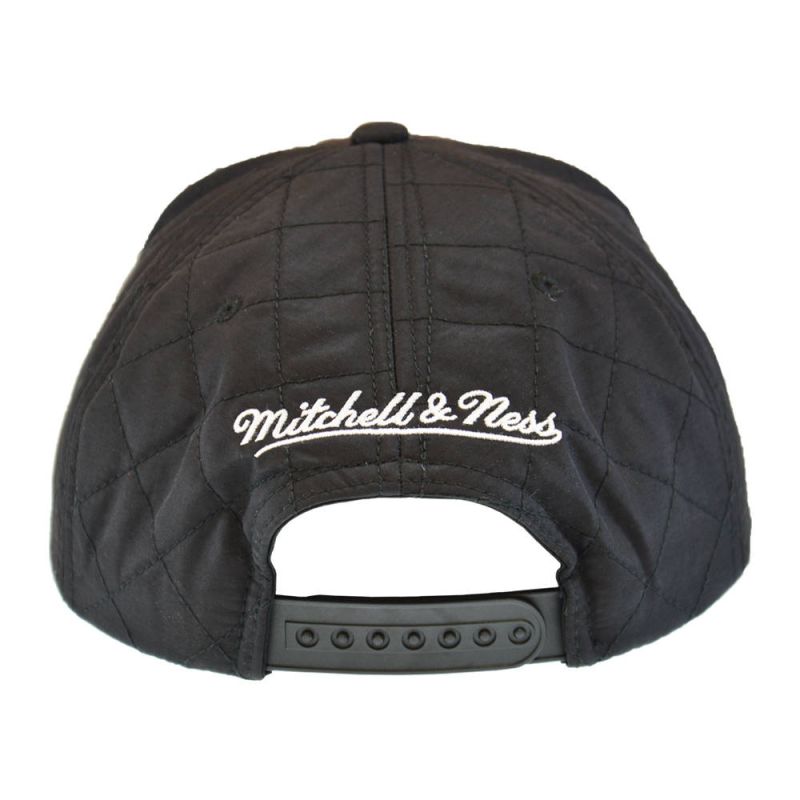 Mitchell & Ness NBA Diamond Base HWC Chicago Bulls Cap - HHSS3182-CBUYYPPPBLCK Odzież/Czapki/Czapki z daszkiem Your Sports Performance