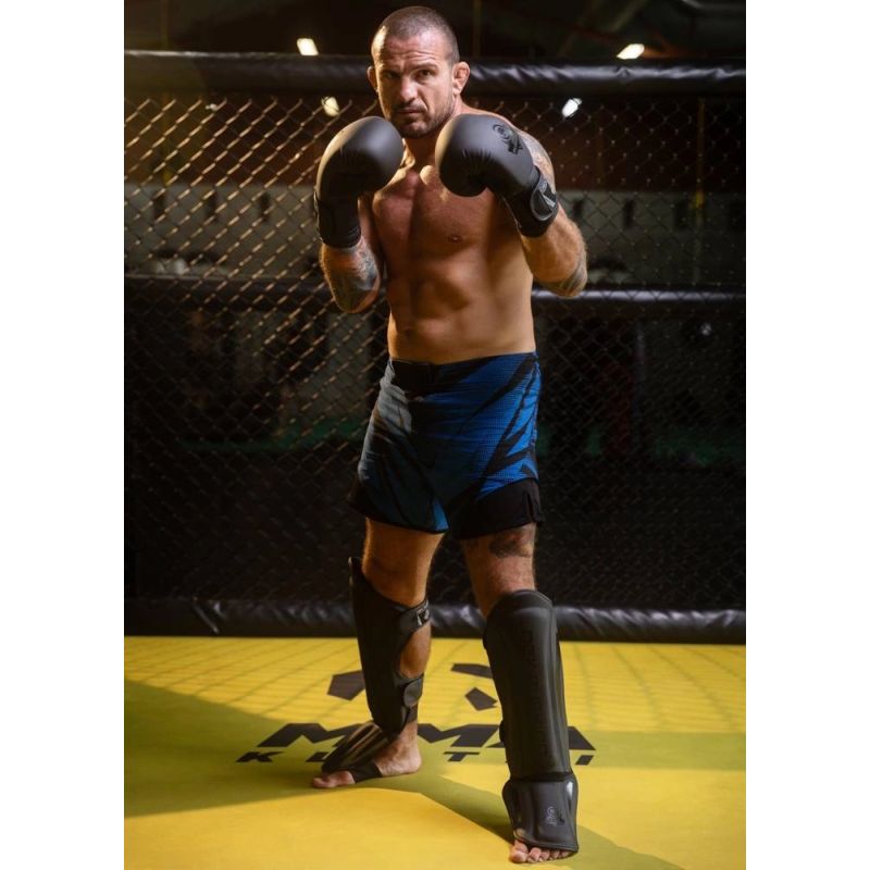 M Shin Guards - Black Master Ochraniacze piszczeli Your Sports Performance