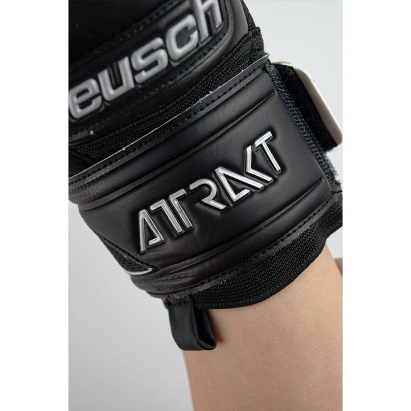 Reusch Attrakt Freegel Infinity M 53 70 735 7700 Goalkeeper Gloves Accessories/Gloves Your Sports Performance