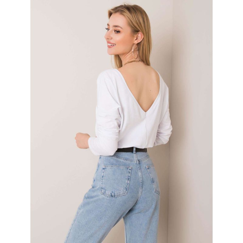 White blouse with a scoop neckline at the back (RV-BZ-5890.10) In preparation Your Sports Performance