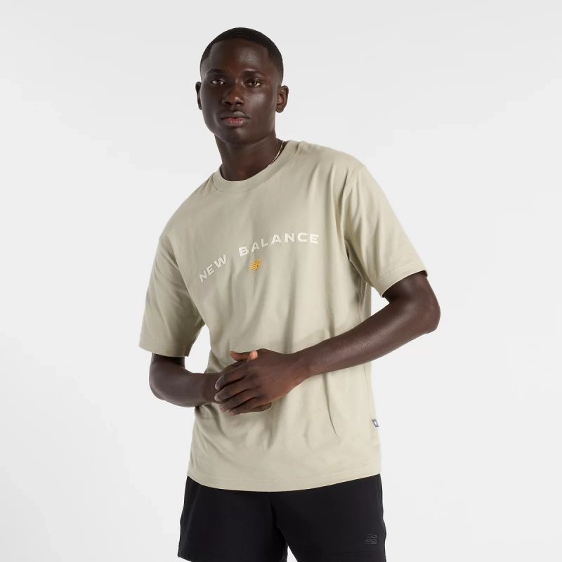 New Balance Reimagined Graphic M T-shirt MT51506OVN Clothing/Lifestyle/T-shirts/New Balance New Balance