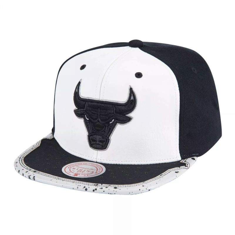 Mitchell &amp; Ness Chicago Bulls NBA Day One Snapback Bulls Cap 6HSSMM19226-CBUWHBK Clothing/Basketball/Mitchell & Ness Your Sports Performance