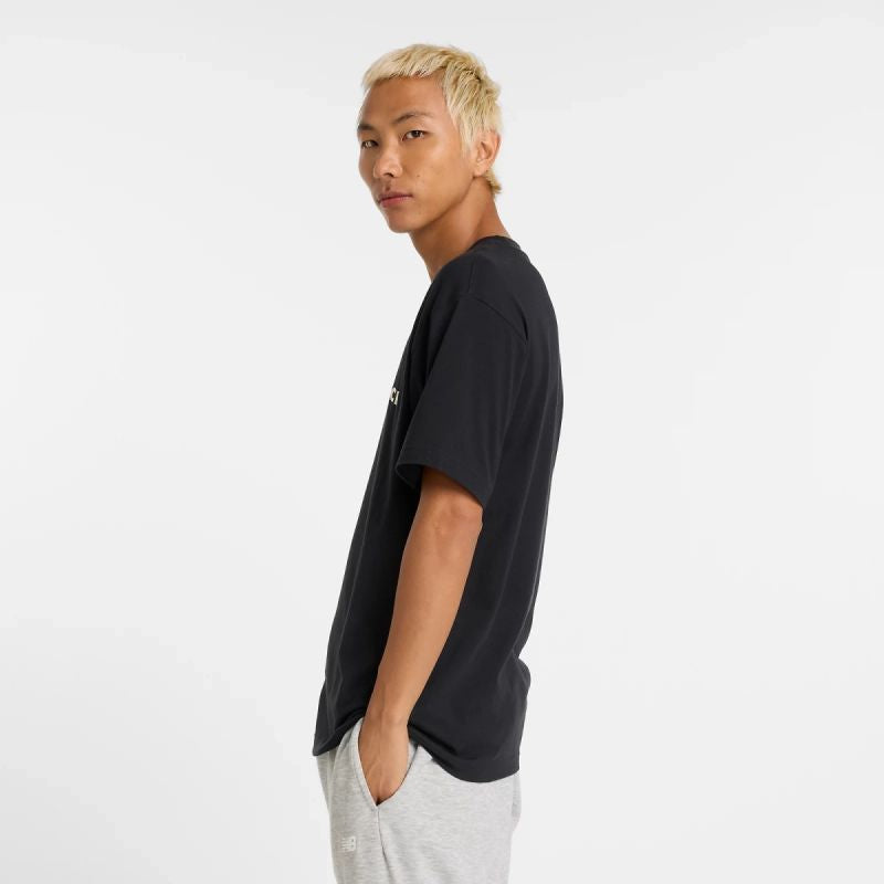 New Balance Reimagined Graphic M T-shirt MT51506BK Clothing/Lifestyle/T-shirts/New Balance New Balance