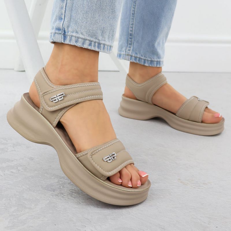 Women's sandals with thick soles and Velcro, beige Potocki 105300 Footwear Your Sports Performance