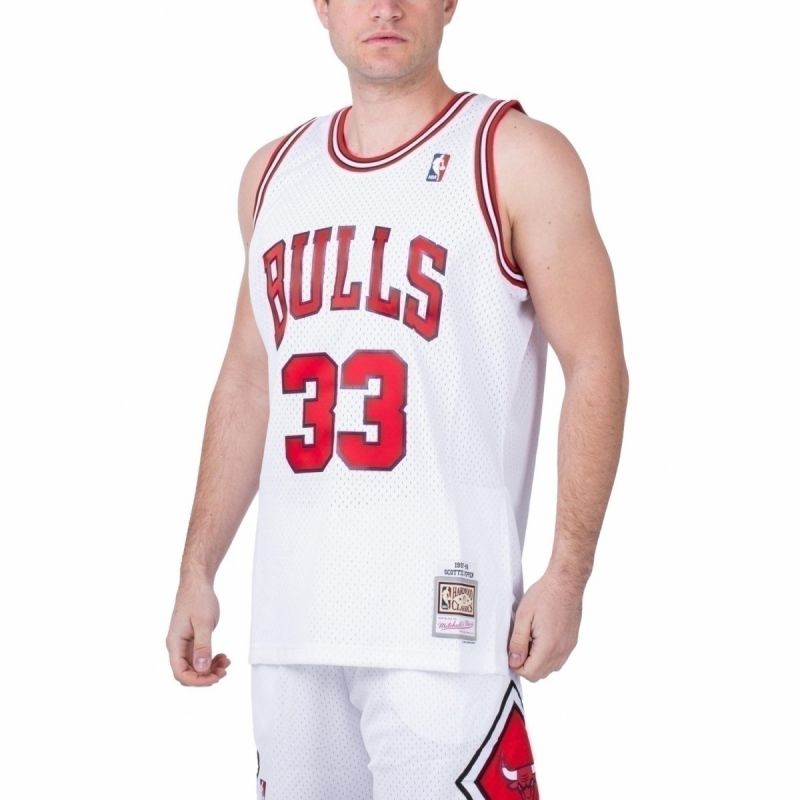 Mitchell &amp; Ness Chicago Bulls NBA Home Swingman Jersey Bulls 97-98 Scottie Pippen M SMJYAC18054-CBUWHIT97SPI Clothing/Lifestyle/T-shirts/Mitchell & Ness Your Sports Performance