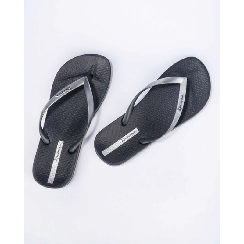Ipanema Anat Women’s Flip-Flops – Stylish and Comfortable for the Beach and Pool