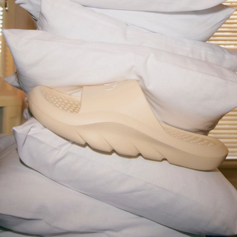 Kubota Futuro Cloud Flip Flops Beige K25SS-113-001-03-1 Kubota