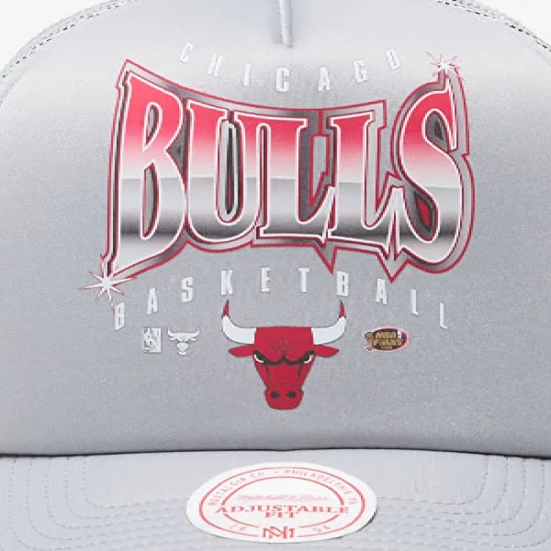 Mitchell & Ness NBA Chicago Bulls Glow Up Trucker Gray Cap - HHSSINTL1436-CBUGREY Odzież/Czapki/Czapki z daszkiem Your Sports Performance