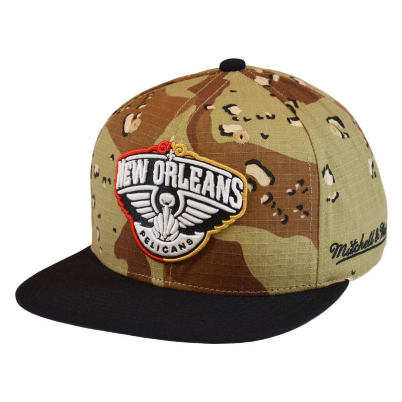 Mitchell & Ness NBA New Orleans Pelicans Choco Camo Cap - HHSS1101-NOPYYPPPCAMO Odzież/Czapki/Czapki z daszkiem Your Sports Performance