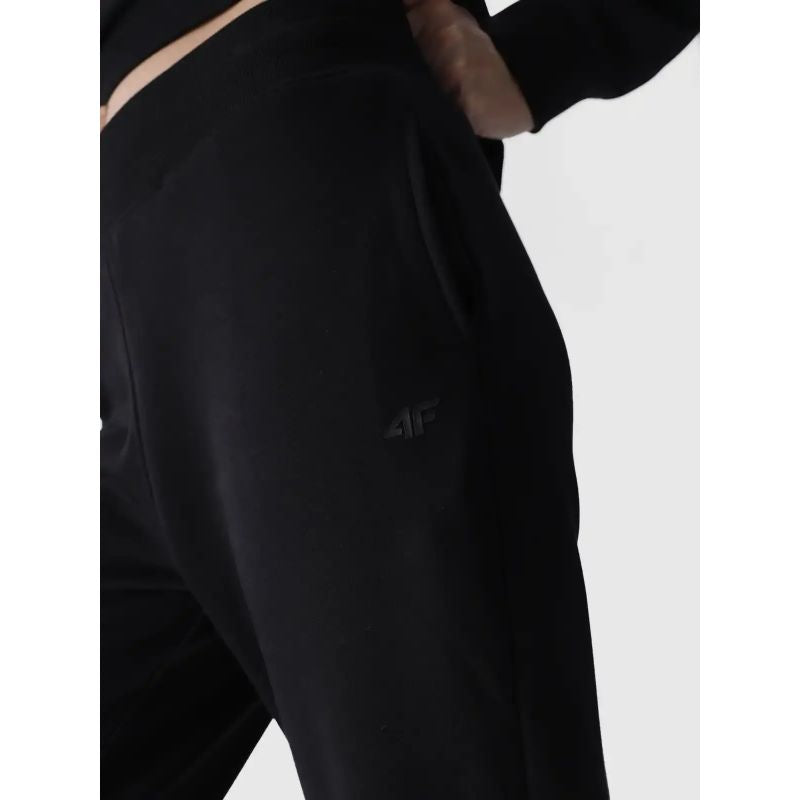 Women's trousers 4F 4FWMM00TTROF0946-20S Clothing/Lifestyle/Trousers, shorts/4F 4F