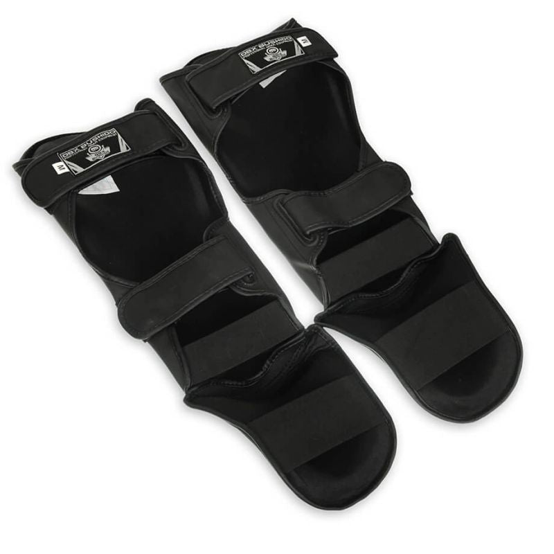 M Shin Guards - Black Master Ochraniacze piszczeli Your Sports Performance