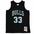 Mitchell & Ness NBA Chicago Bulls Scottie Pippen Swingman T-shirt - SMJYLF19035-CBUBLCK97SPI Koszulki NBA Your Sports Performance