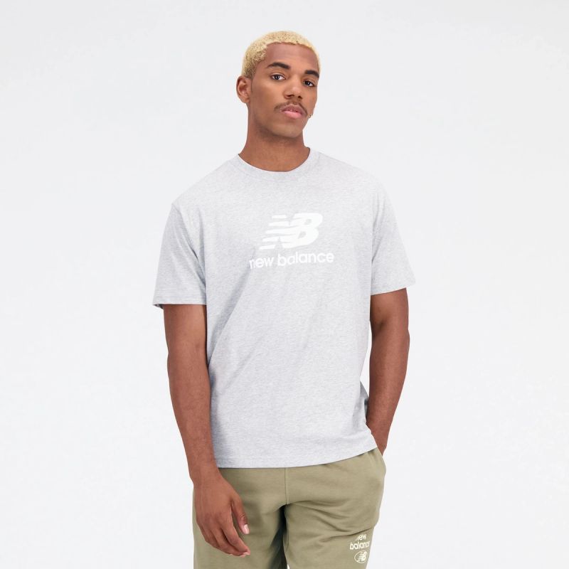 New Balance Essentials Stacked Logo Co M T-shirt MT31541AG Clothing/Lifestyle/T-shirts/New Balance New Balance
