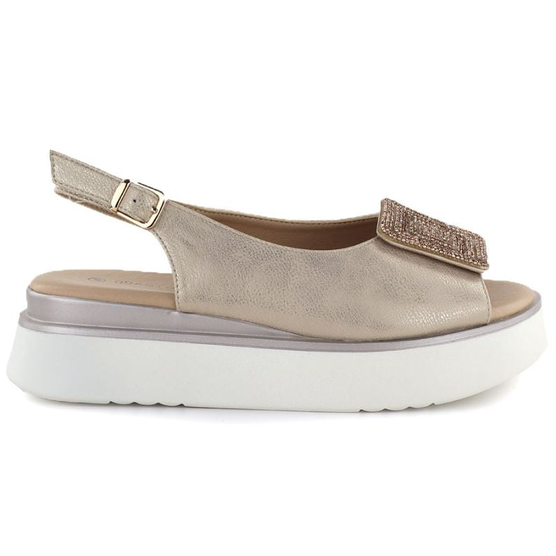 Women's sandals on a thick platform, gold Potocki SZ12590 To be categorized Your Sports Performance