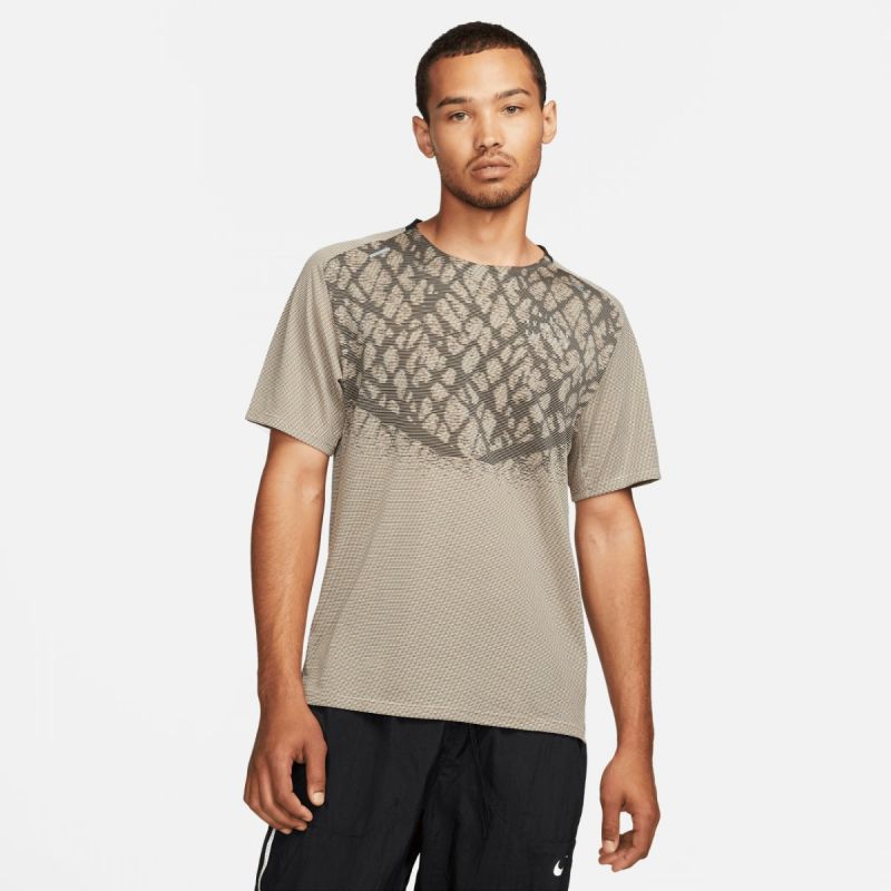 Nike Dri-FIT ADV Run Division Techknit M DQ4778-010 T-shirt Clothing/Running Nike