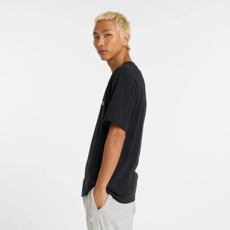 New Balance Reimagined Graphic M T-shirt MT51506BK Clothing/Lifestyle/T-shirts/New Balance New Balance