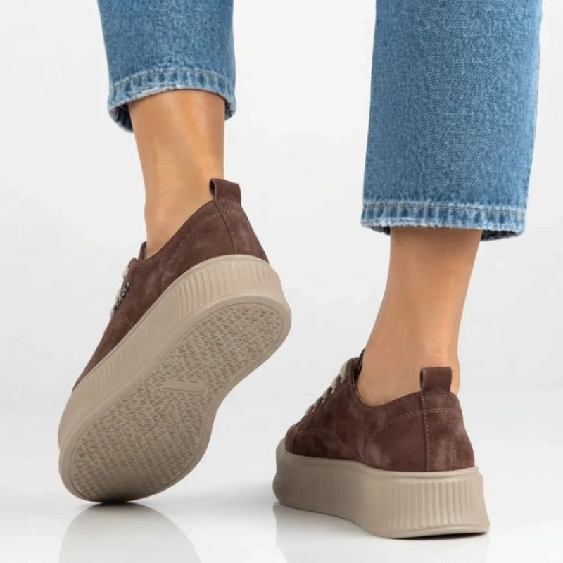 Women's brown leather sneakers on the platform Filippo DP7982