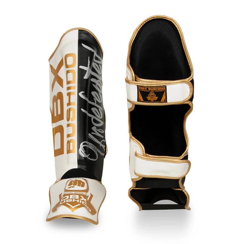 M Shin Guards - Undefeated Ochraniacze piszczeli Your Sports Performance