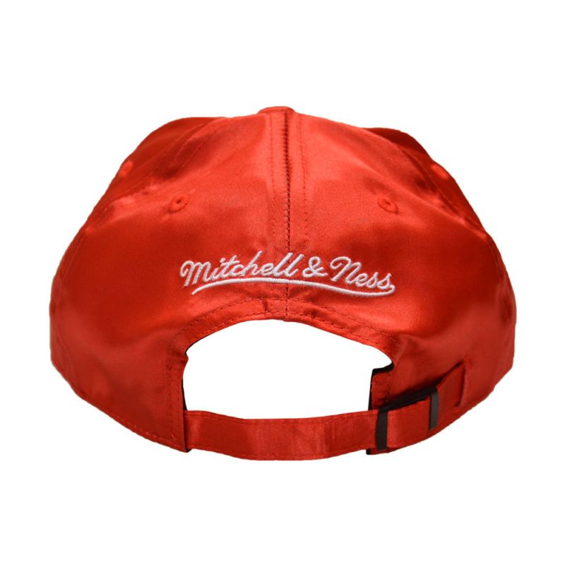 Mitchell & Ness NBA Chicago Bulls Strapback Cap - HLUX1095-CBUYYPPPRED1 Odzież/Czapki/Czapki z daszkiem Your Sports Performance