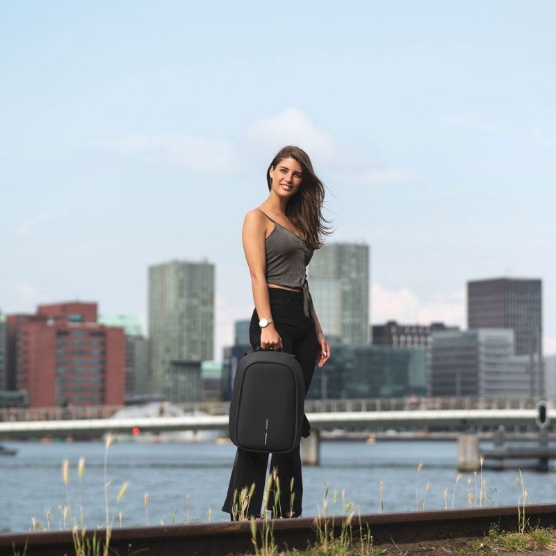 XD DESIGN ANTI-THEFT BACKPACK BOBBY HERO SMALL BLACK P/N: P705.701 Import z Action/Bagaż/Plecaki Your Sports Performance