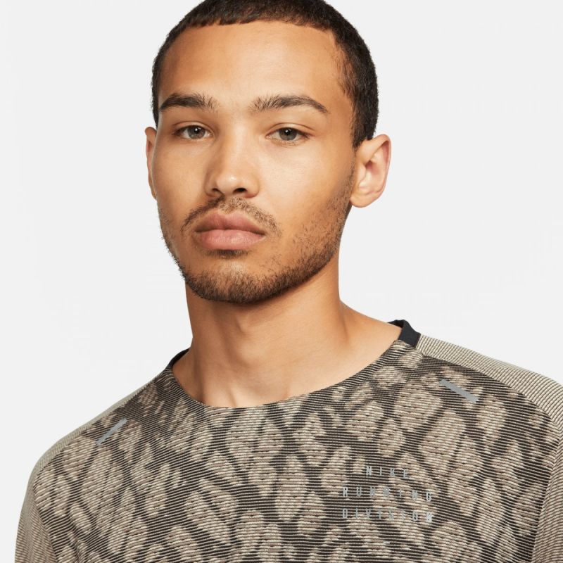 Nike Dri-FIT ADV Run Division Techknit M DQ4778-010 T-shirt Clothing/Running Nike