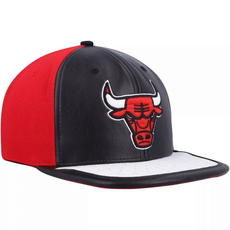 Mitchell &amp; Ness Chicago Bulls NBA Day One Snapback Cap Bulls 6HSSMM19224-CBUBKWH Clothing/Basketball/Mitchell & Ness Your Sports Performance