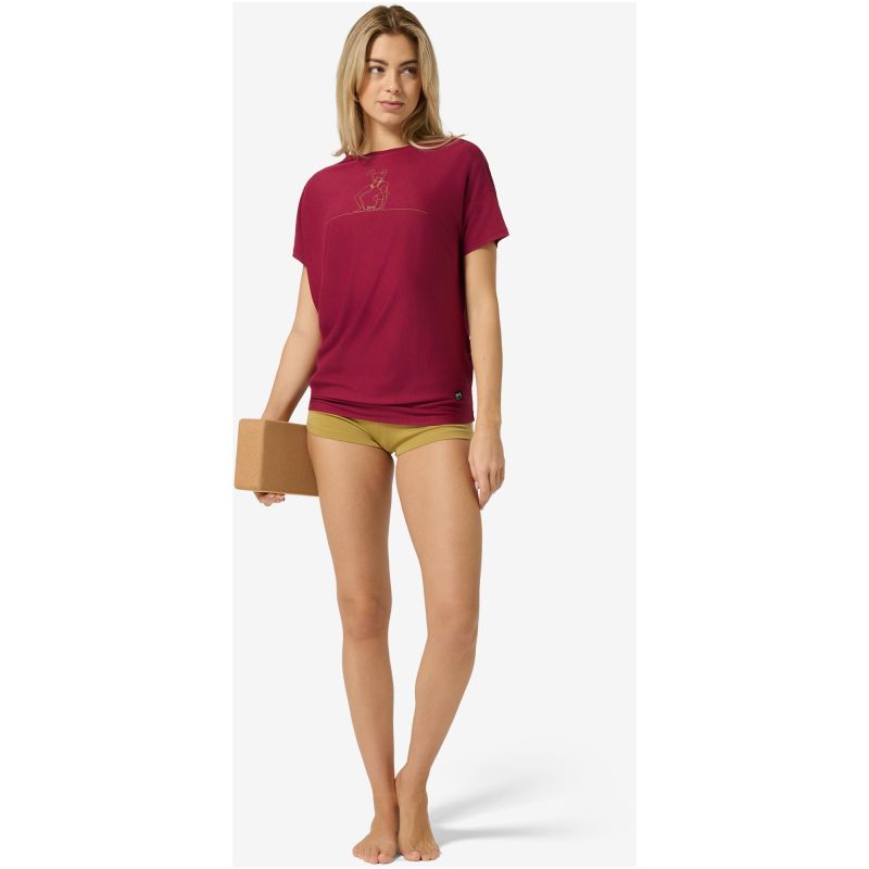 Women’s SUPER.NATURAL W Cat Yoga Loose Tee in Red