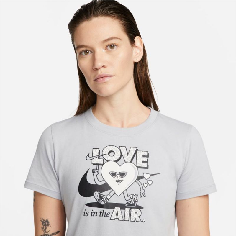 Nike Sportswear W DN5878 063 T-shirt Clothing/Lifestyle/T-shirts Nike