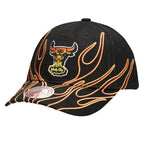 Mitchell & Ness NBA Chicago Bulls Flamez Strapback Cap - 6LUXMM20018 CBUBLCK Odzież/Czapki/Czapki z daszkiem Your Sports Performance