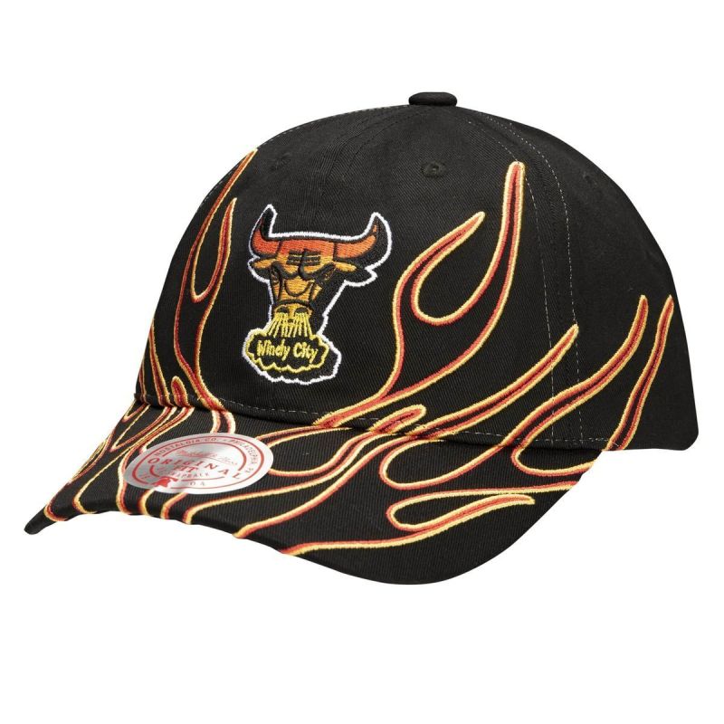 Mitchell & Ness NBA Chicago Bulls Flamez Strapback Cap - 6LUXMM20018 CBUBLCK Odzież/Czapki/Czapki z daszkiem Your Sports Performance