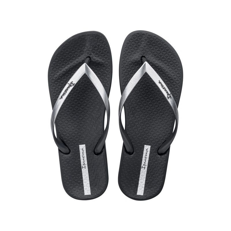 Ipanema Anat Women’s Flip-Flops – Stylish and Comfortable for the Beach and Pool