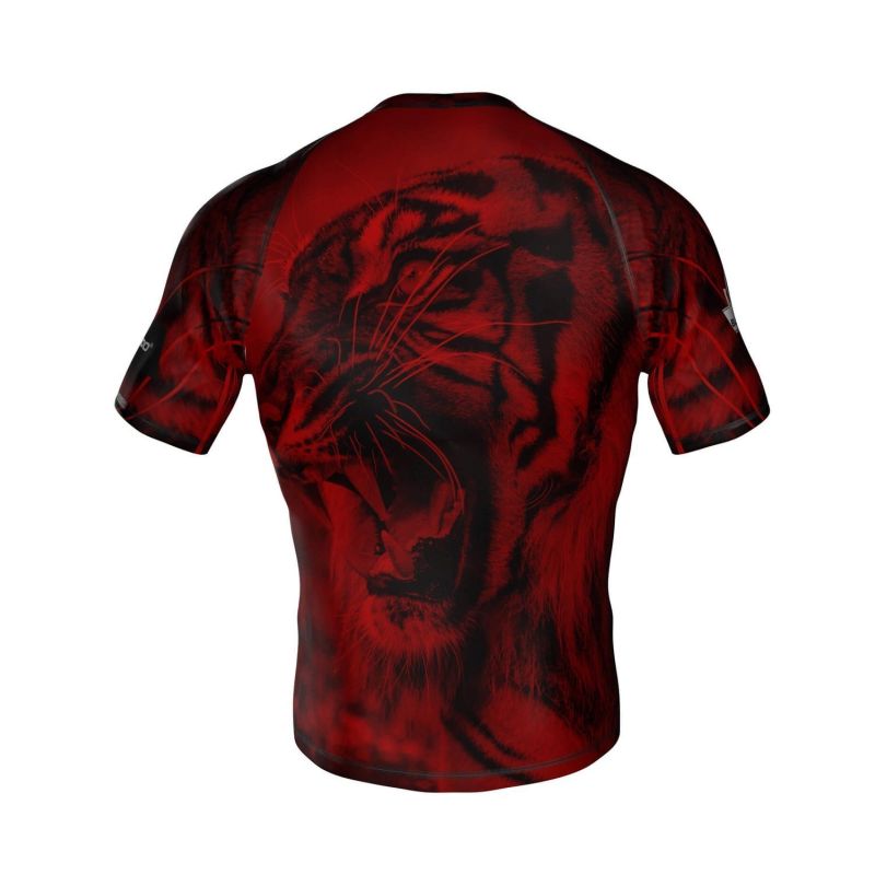 The "Leone" compression Rashguard shirt is made of DBX MORE DRY M material. ODZIEŻ - Koszulki treningowe Your Sports Performance