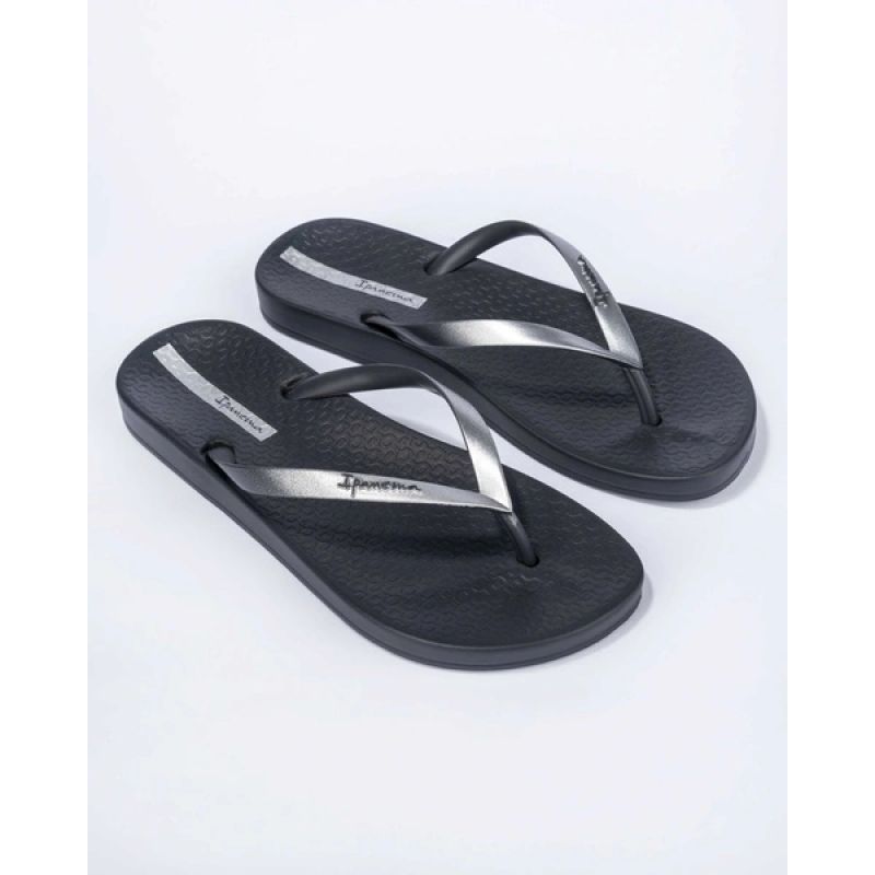 Ipanema Anat Women’s Flip-Flops – Stylish and Comfortable for the Beach and Pool